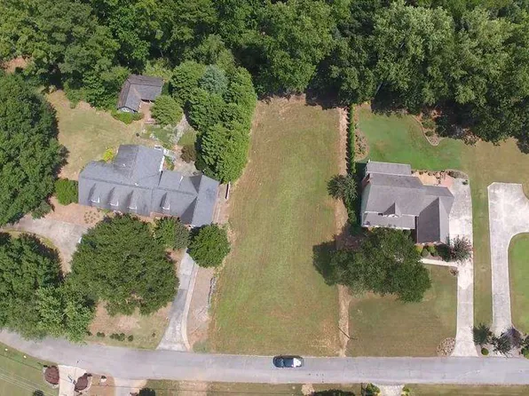 108 Briarwood Dr, Carrollton, GA 30117