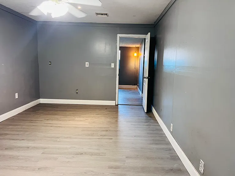 6800 Pearson Ln — Photo 9
