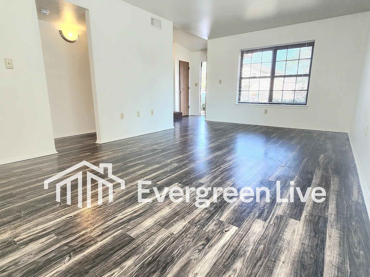 4 bed, 2.5 bath, 1390 sqft, $1,395 — Photo 4