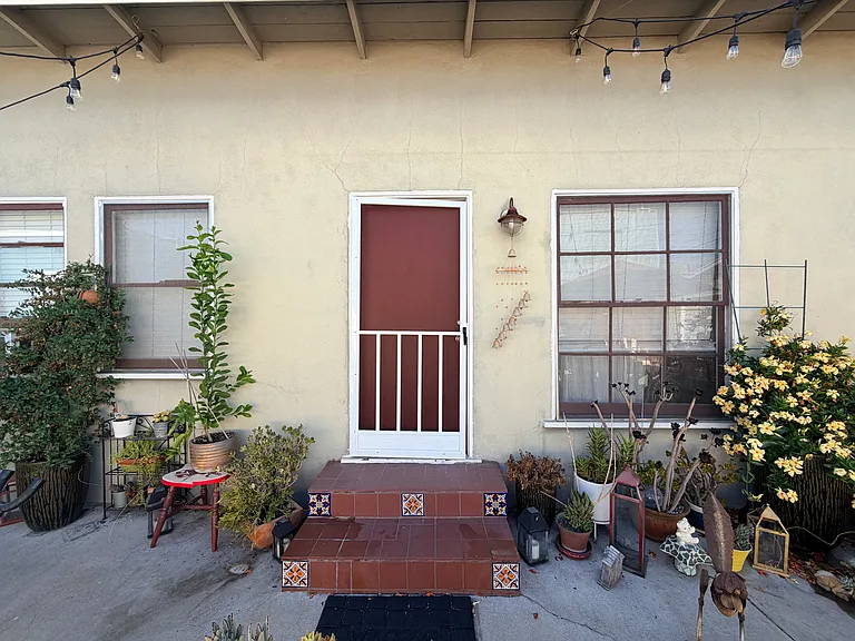 2307 1/2 Laverna Ave — Photo 20