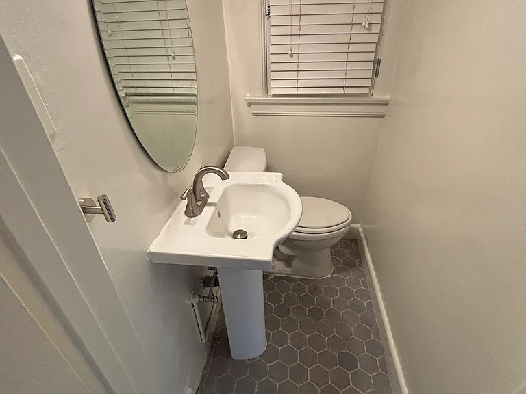 144 S Camden Dr #D — Photo 9