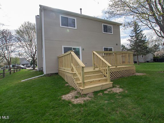 5th image of 1538 Eaglecrest Rd