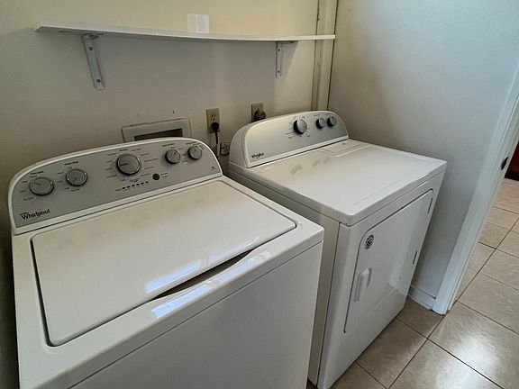 laundry area between kitchen and garage