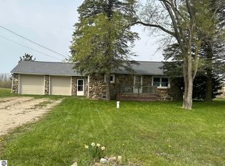 9424 S Summerton Rd, Shepherd, MI 48883