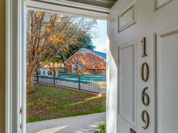 1069 Roaring Springs Rd, Fort Worth, TX 76114