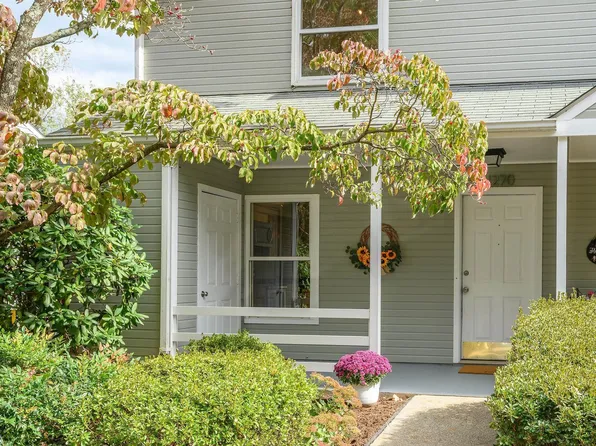 1270 Maple View Dr, Charlottesville, VA 22902