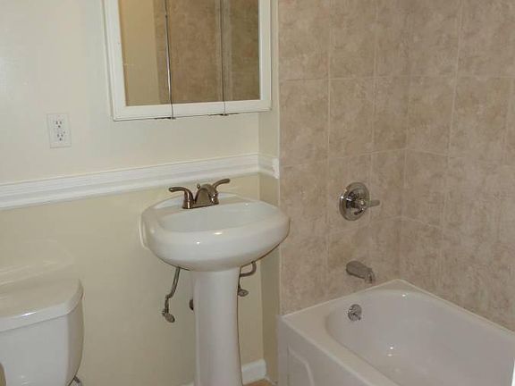 2nd image of 808 Leavenworth St APT 304