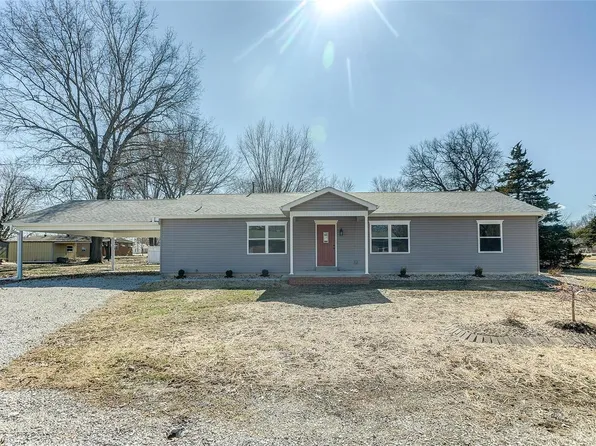 506 Fairbanks St, Staunton, IL 62088