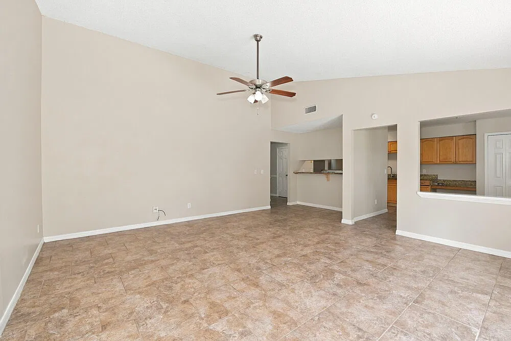 3 bed, 2.0 bath, 1410 sqft, $1,735 — Photo 4