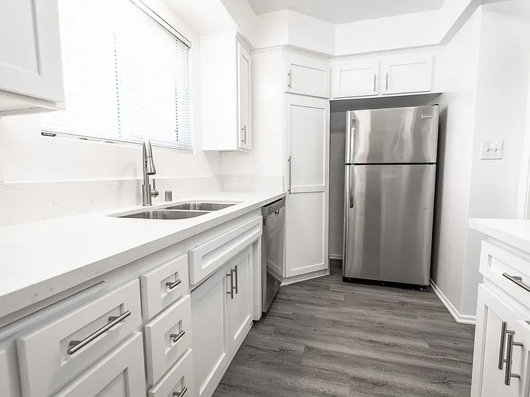 1371 S. Beverly Glen Blvd. — Photo 41