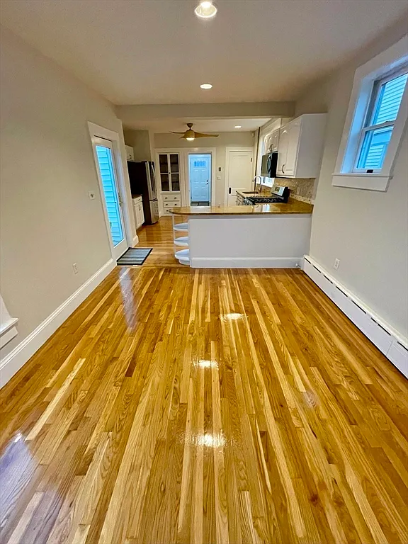 3 bed, 2.0 bath, 2052 sqft, $4,200 — Photo 4