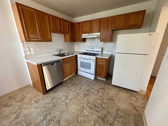 5th image of 20 Colborne Rd APT 18