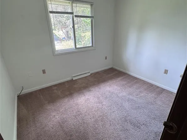 618 N Terrace Dr, Altoona, PA 16602