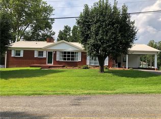 205 Hilda Dr, Mount Airy, NC 27030