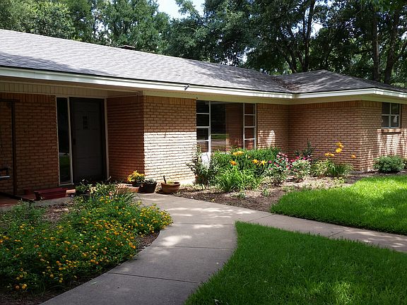 2nd image of 502 Austin Dr