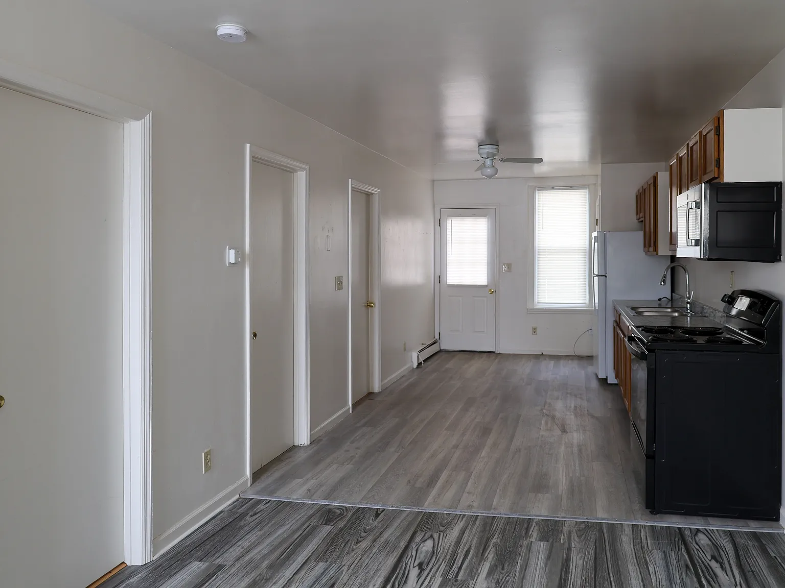2 bed, 750 sqft, $2,050 — Photo 2