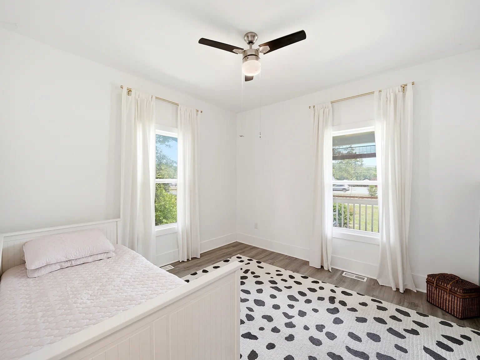2601 Derita Avenue - 1 — Photo 2