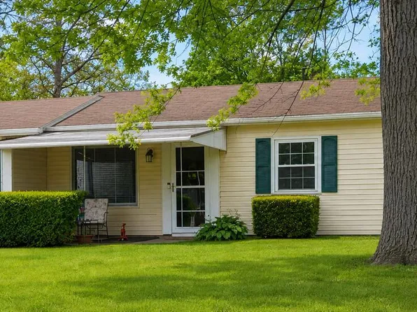 102 Friars Ln, Toledo, OH 43615