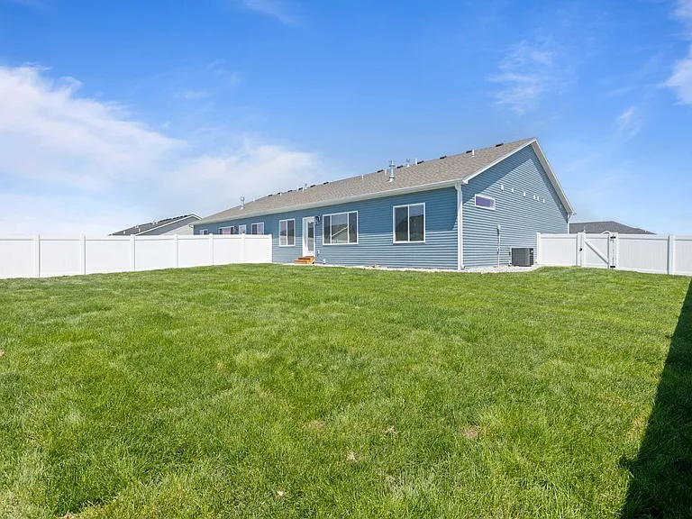 656 Jeanine Dr — Photo 73