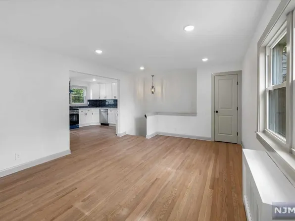 175 Christie Heights St #B, Leonia, NJ 07605