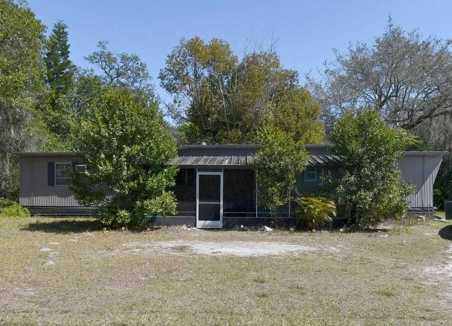 Cute! 2 Bedroom / 1 Bath Manufactured Home (Casselberry)- — Photo 1