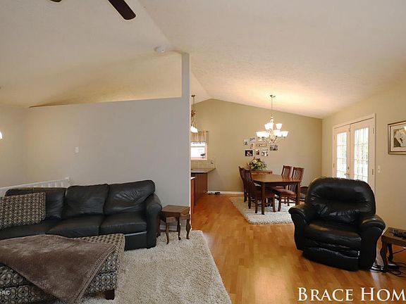 4th image of 1920 Sandrel Dr NE