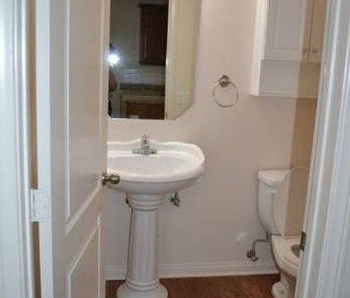 3rd image of 1918 Kelly Ave Unit 4