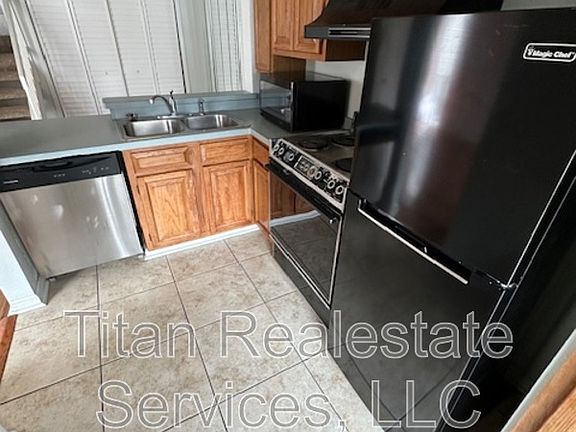 3rd image of 1304 E Bayou Pkwy APT 7A