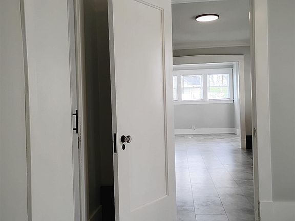 4th image of 1419 W Margaret Ave