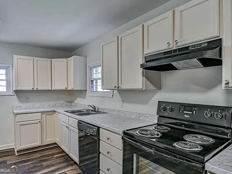 23 E Main St — Photo 11