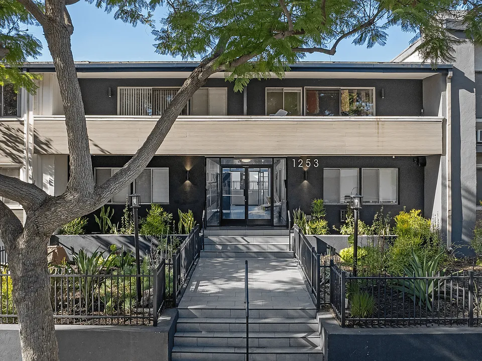 1253 Havenhurst Drive