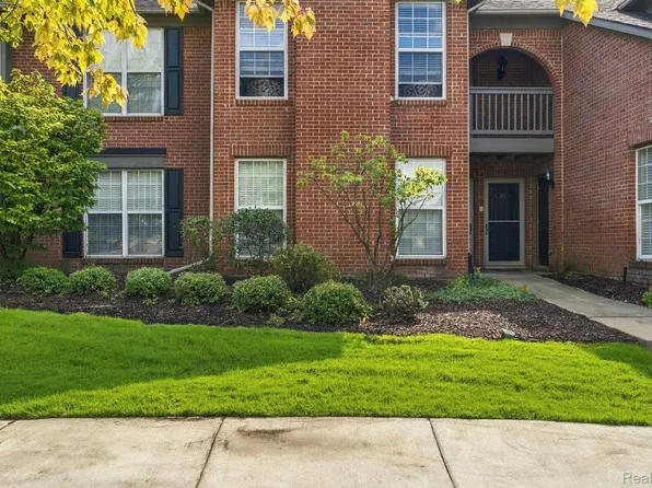 28067 Carlton Way Dr, Novi, MI 48377