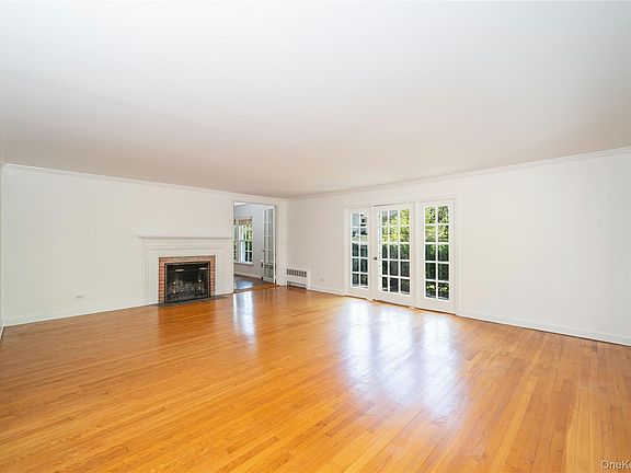 4th image of 105 Douglas Rd