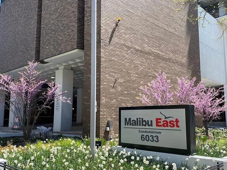 6033 N Sheridan Rd #18G — Photo 2