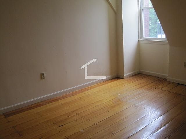 2nd image of 1406 Beacon St #4PB
