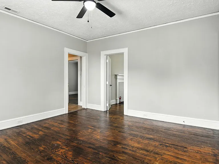 610 F Ave SE — Photo 4