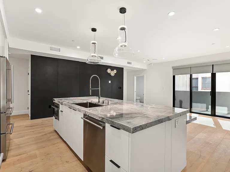 453 N Stanley Ave — Photo 25