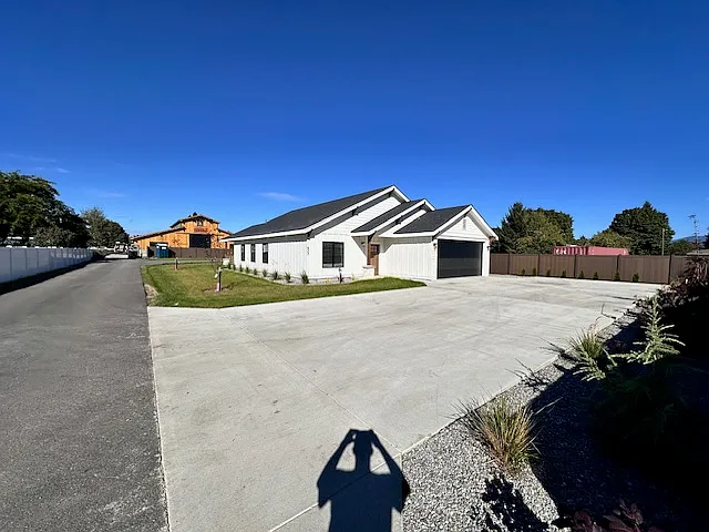 4 bed, 1800 sqft, $2,700 — Photo 3