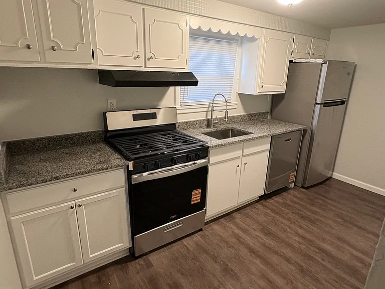 3010 Hudson Ave #1 — Photo 2