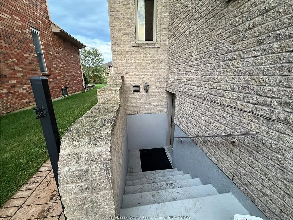 2 bed, $2,000 — Photo 3