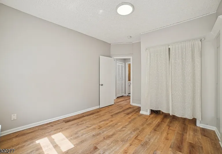 16 Henry St #2 — Photo 15