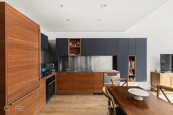 Rented by CORE | media 2