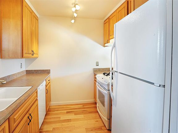 5th image of 419 W Anapamu St APT B