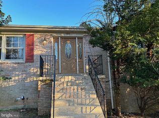 11809 Stuart Mill Rd, Oakton, VA 22124