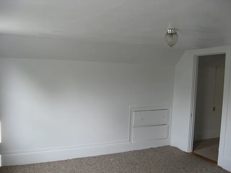 113 1/2 S State St #113-1/2 — Photo 2