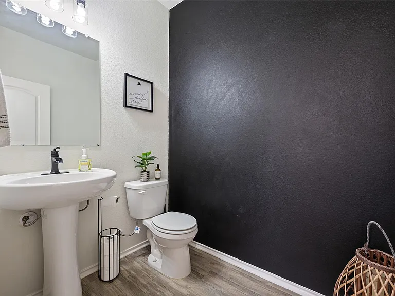 328 Thornless Cir — Photo 26