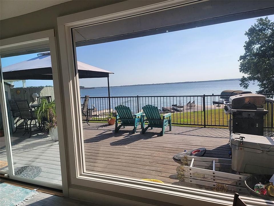 1st image of 32 Lakeview Vlg