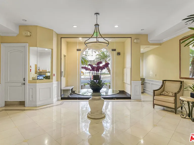 132 S Maple Dr #201 — Photo 29