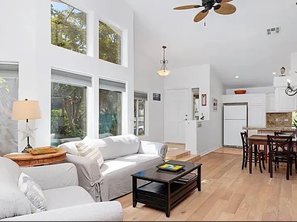 737 3rd St, Encinitas, CA 92024