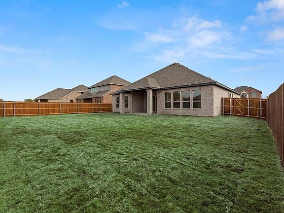 5th image of 118 SE Chaco Dr SE